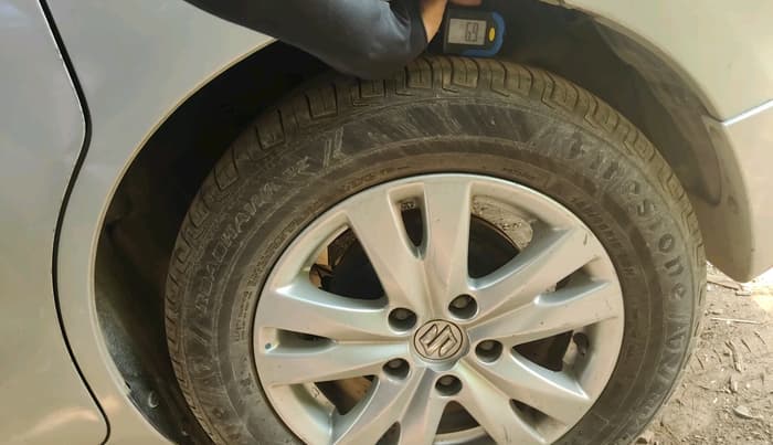 2018 Maruti Ertiga ZXI+, CNG, Manual, 1,68,386 km, tyre