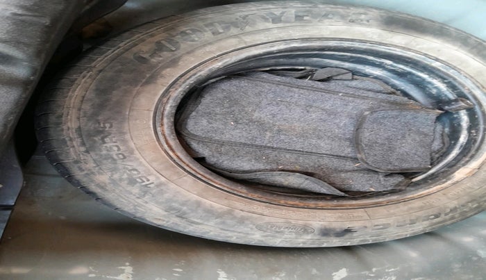 2021 KIA SONET HTE 1.5, Diesel, Manual, 73,511 km, tyre