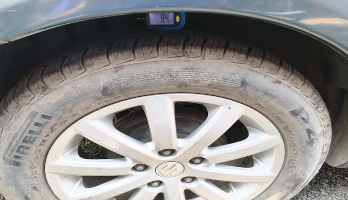 2010 Maruti SX4 ZXI, CNG, Manual, 1,07,876 km, tyre