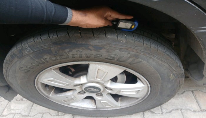 2011 Mahindra XUV500 W8, Diesel, Manual, 1,51,076 km, tyre