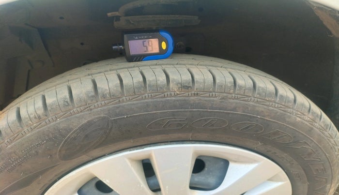 2013 Maruti Swift Dzire VXI, Petrol, Manual, 23,543 km, tyre