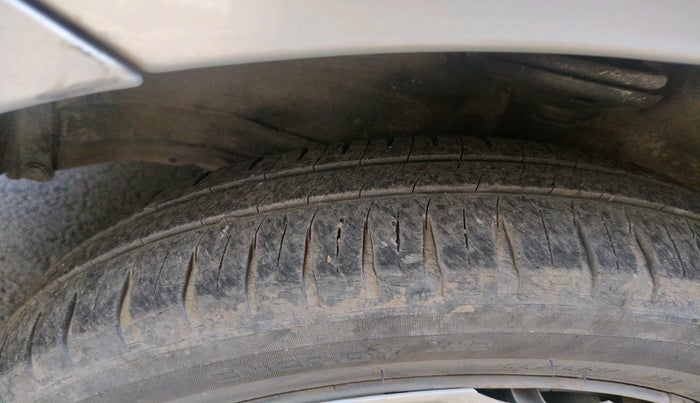 2014 Maruti Wagon R 1.0 VXI, CNG, Manual, 82,861 km, tyre