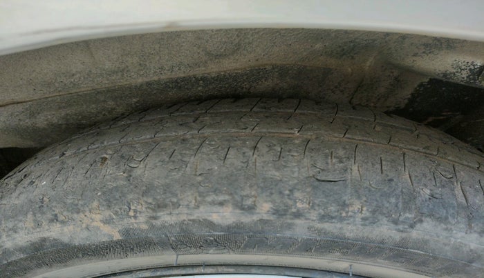 2014 Maruti Wagon R 1.0 VXI, CNG, Manual, 82,861 km, tyre