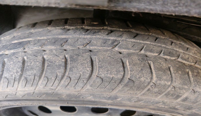 2014 Maruti Wagon R 1.0 VXI, CNG, Manual, 82,861 km, tyre