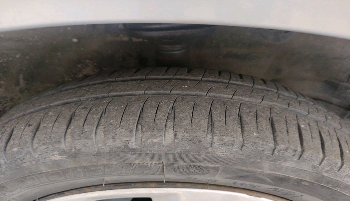 2014 Maruti Wagon R 1.0 VXI, CNG, Manual, 82,861 km, tyre