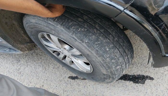 2014 Ssangyong Rexton RX7, Diesel, Automatic, 1,64,122 km, tyre