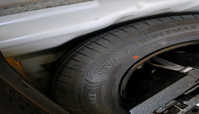 2025 Skoda KUSHAQ Classic 1.0L TSI, Petrol, Manual, 12,019 km, tyre