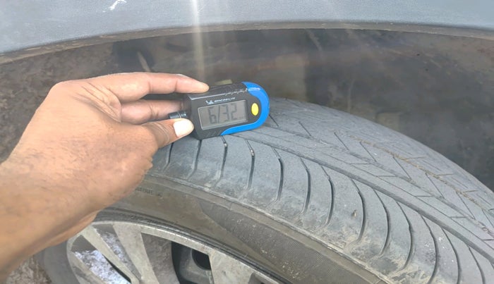 2025 Skoda KUSHAQ Classic 1.0L TSI, Petrol, Manual, 12,019 km, tyre