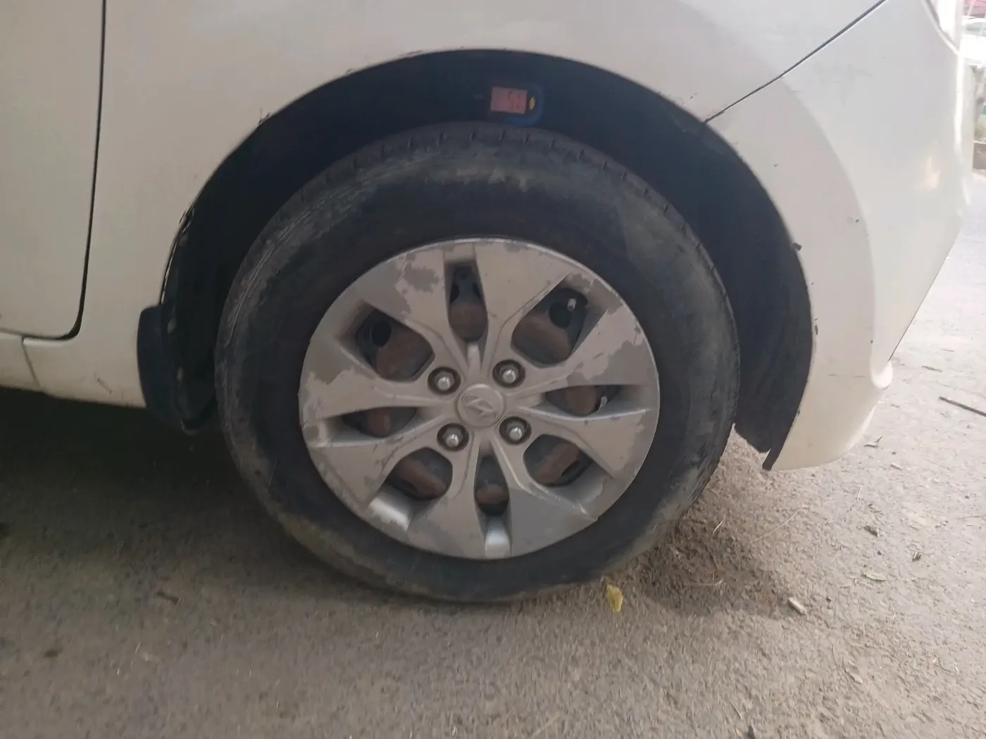 2016 Hyundai Xcent BASE 1.2, CNG, Manual, 87,107 km, tyre