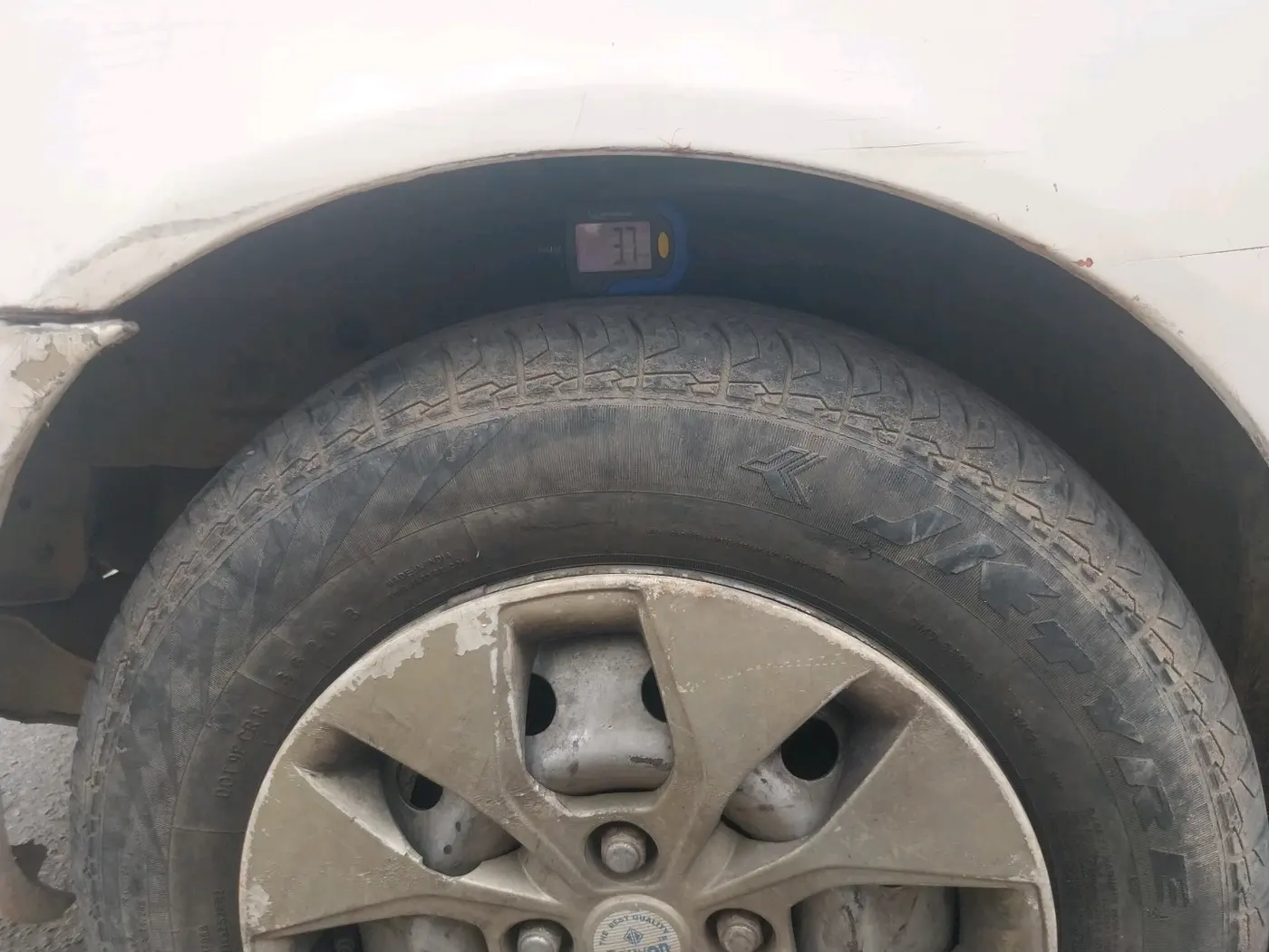2012 Hyundai Accent GLE, CNG, Manual, 1,40,490 km, tyre