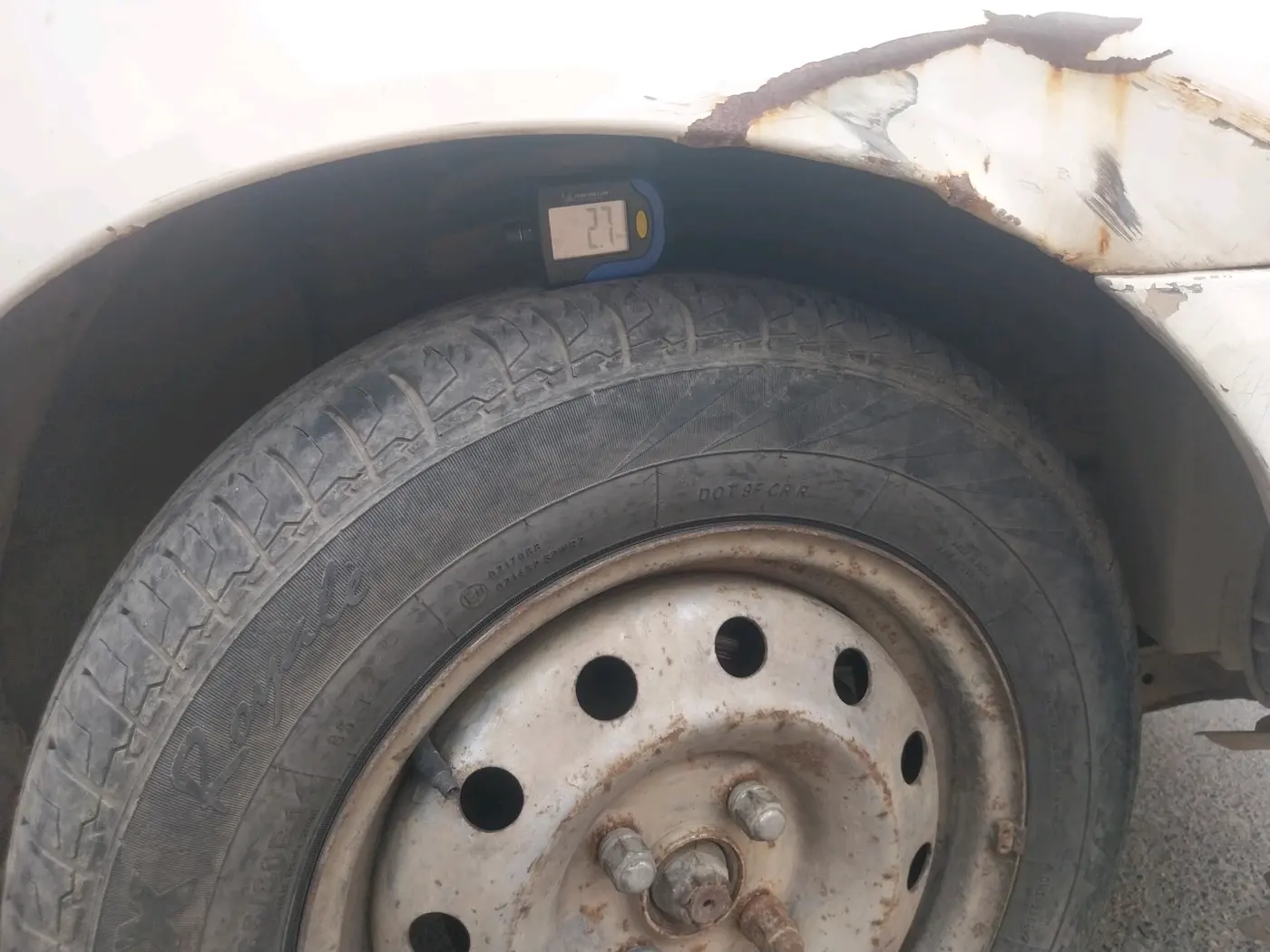 2012 Hyundai Accent GLE, CNG, Manual, 1,40,490 km, tyre
