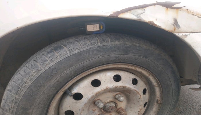 2012 Hyundai Accent GLE, CNG, Manual, 1,40,490 km, tyre