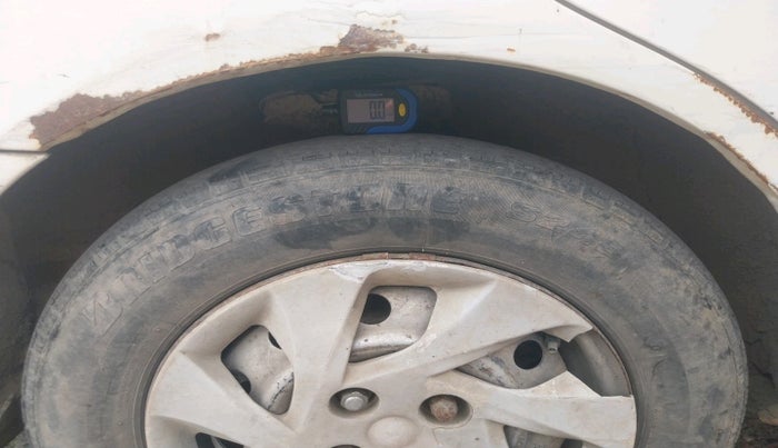 2012 Hyundai Accent GLE, CNG, Manual, 1,40,490 km, tyre