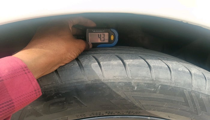 2020 Ford Ecosport TITANIUM 1.5L SPORTS(SUNROOF) DIESEL, Diesel, Manual, 1,30,341 km, tyre