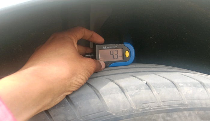 2020 Ford Ecosport TITANIUM 1.5L SPORTS(SUNROOF) DIESEL, Diesel, Manual, 1,30,341 km, tyre