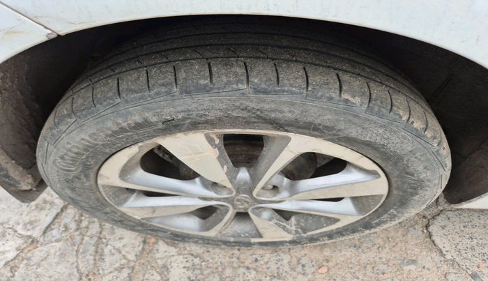 2015 Hyundai Elite i20 ASTA 1.2, Petrol, Manual, 70,123 km, tyre