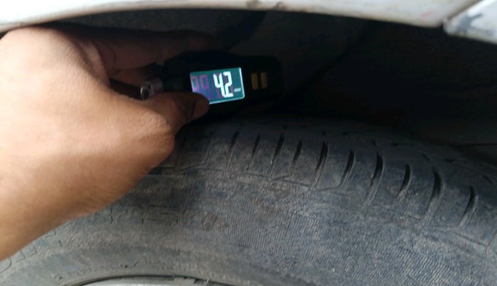 2011 Hyundai i10 SPORTZ 1.2 AT, Petrol, Automatic, 1,01,976 km, tyre