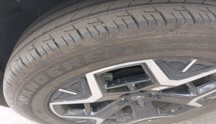 2024 Tata Safari ACCOMPLISHED DUAL TONE, Diesel, Manual, 19,523 km, tyre