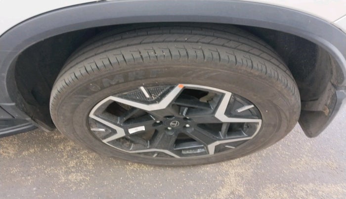 2024 Tata Safari ACCOMPLISHED DUAL TONE, Diesel, Manual, 19,523 km, tyre