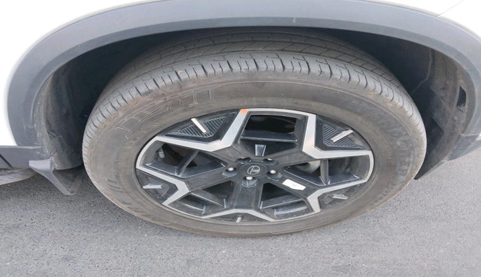 2024 Tata Safari ACCOMPLISHED DUAL TONE, Diesel, Manual, 19,523 km, tyre