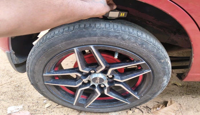 2013 Maruti Wagon R 1.0 VXI, Petrol, Manual, 86,675 km, tyre