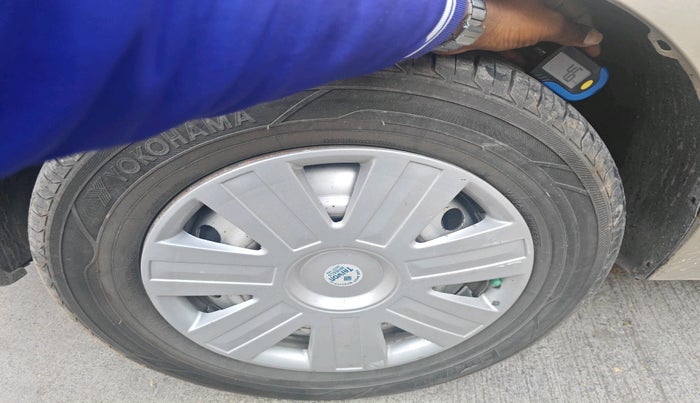 2007 Mahindra Renault Logan GLE 1.4, Petrol, Manual, 7,76,670 km, tyre