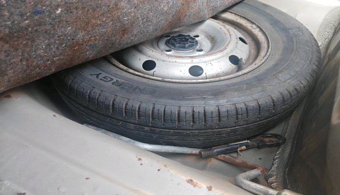 2007 Mahindra Renault Logan GLE 1.4, Petrol, Manual, 7,76,670 km, tyre