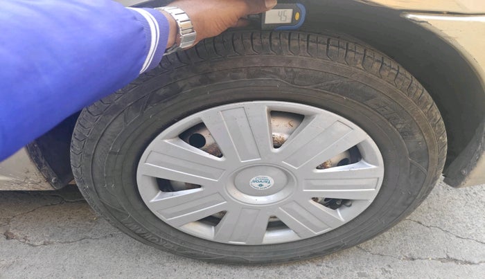 2007 Mahindra Renault Logan GLE 1.4, Petrol, Manual, 7,76,670 km, tyre