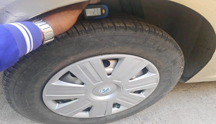 2007 Mahindra Renault Logan GLE 1.4, Petrol, Manual, 7,76,670 km, tyre