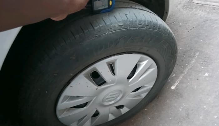 2012 Maruti Swift VXI, Petrol, Manual, 99,390 km, tyre