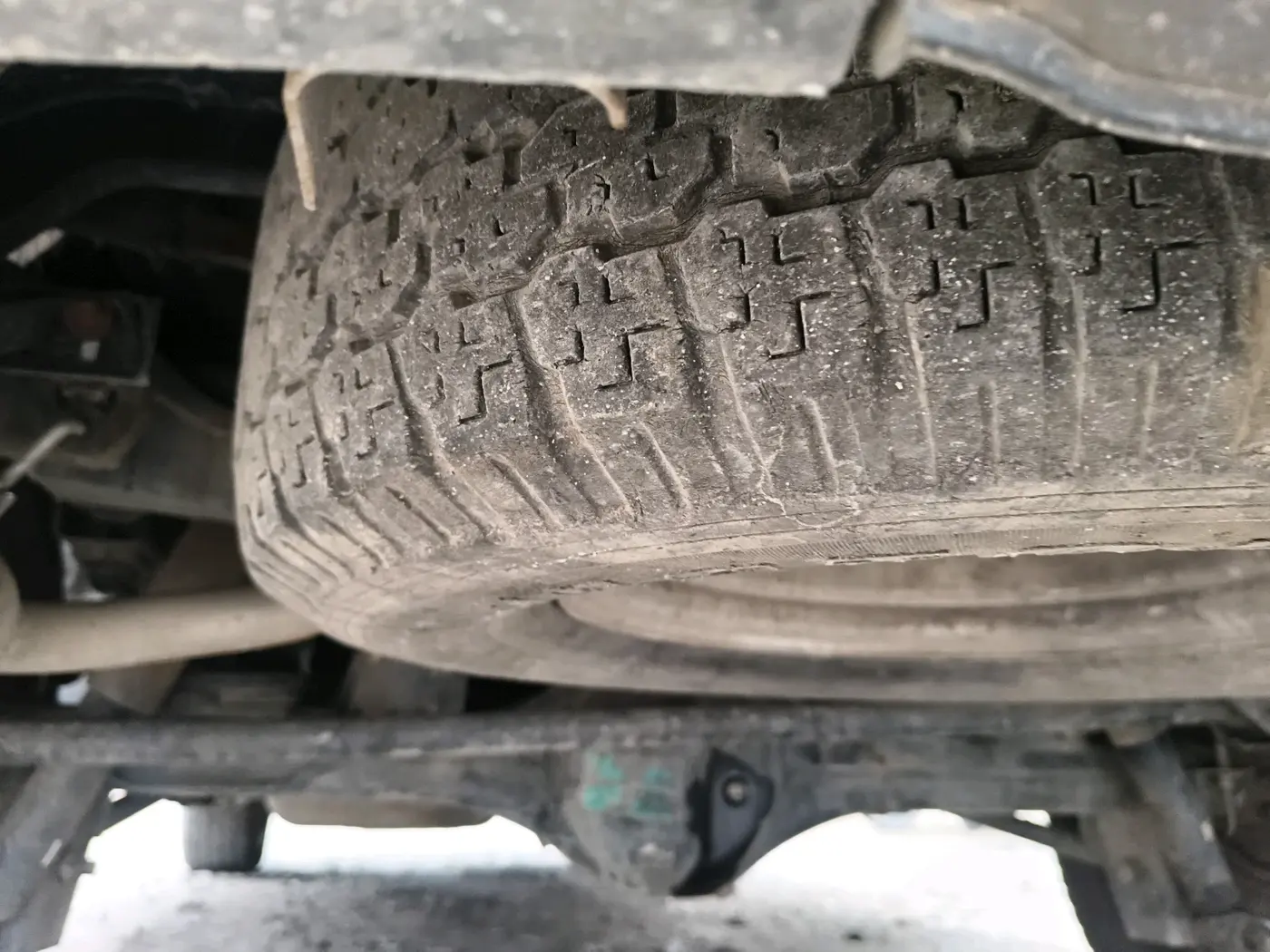 2018 Tata Safari Storme 2.2 EX 4X2, Diesel, Manual, 1,58,224 km, tyre