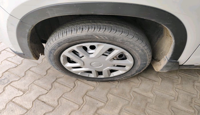 2021 Maruti Vitara Brezza LXI, Petrol, Manual, 77,642 km, tyre