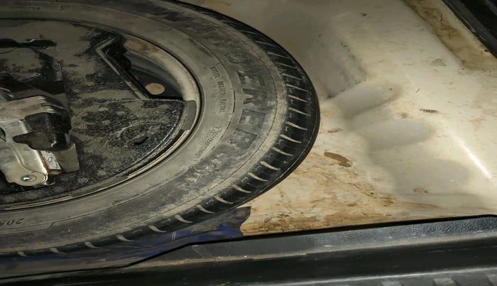 2021 Maruti Vitara Brezza LXI, Petrol, Manual, 77,642 km, tyre