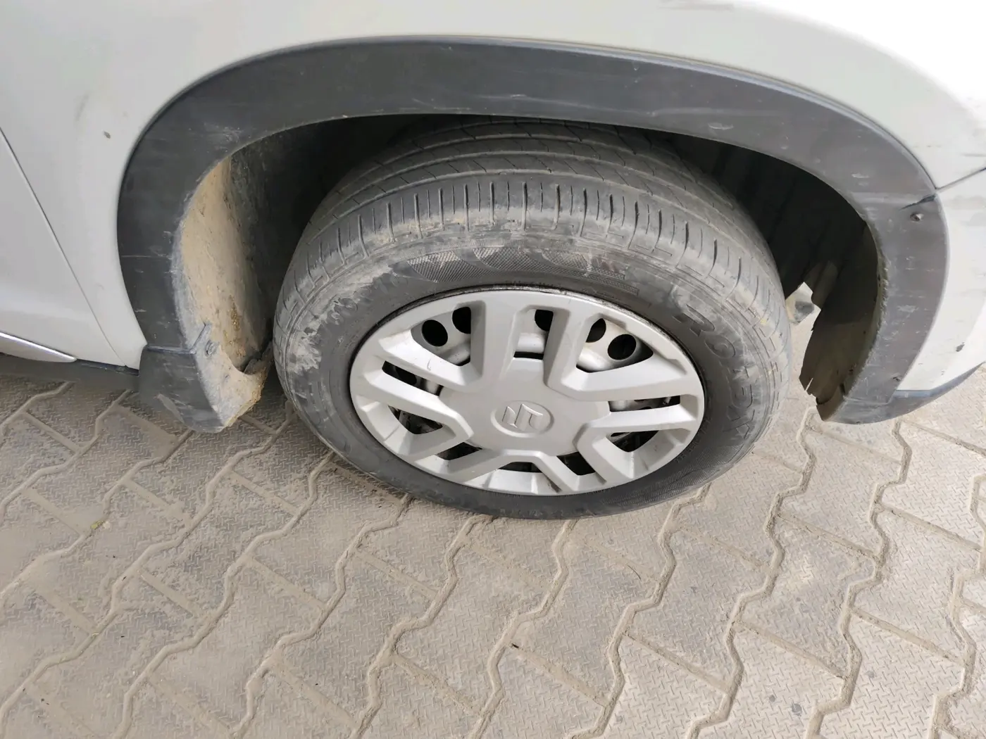 2021 Maruti Vitara Brezza LXI, Petrol, Manual, 77,642 km, tyre