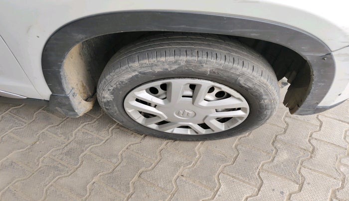 2021 Maruti Vitara Brezza LXI, Petrol, Manual, 77,642 km, tyre