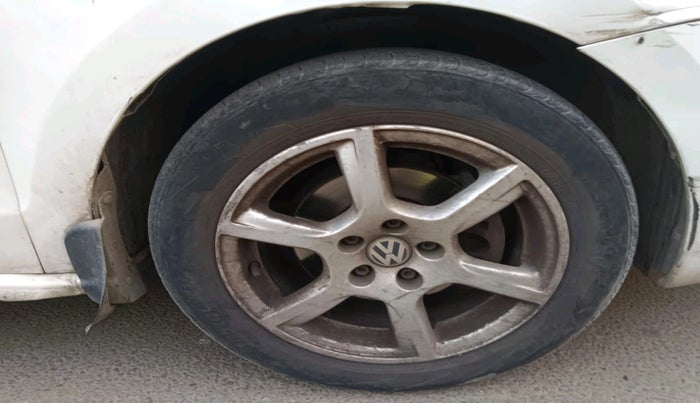 2013 Volkswagen Vento HIGHLINE DIESEL 1.6, Diesel, Manual, 1,33,244 km, tyre