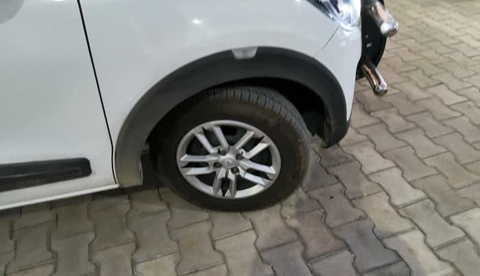 2020 Renault TRIBER RXE MT, Petrol, Manual, 61,618 km, tyre