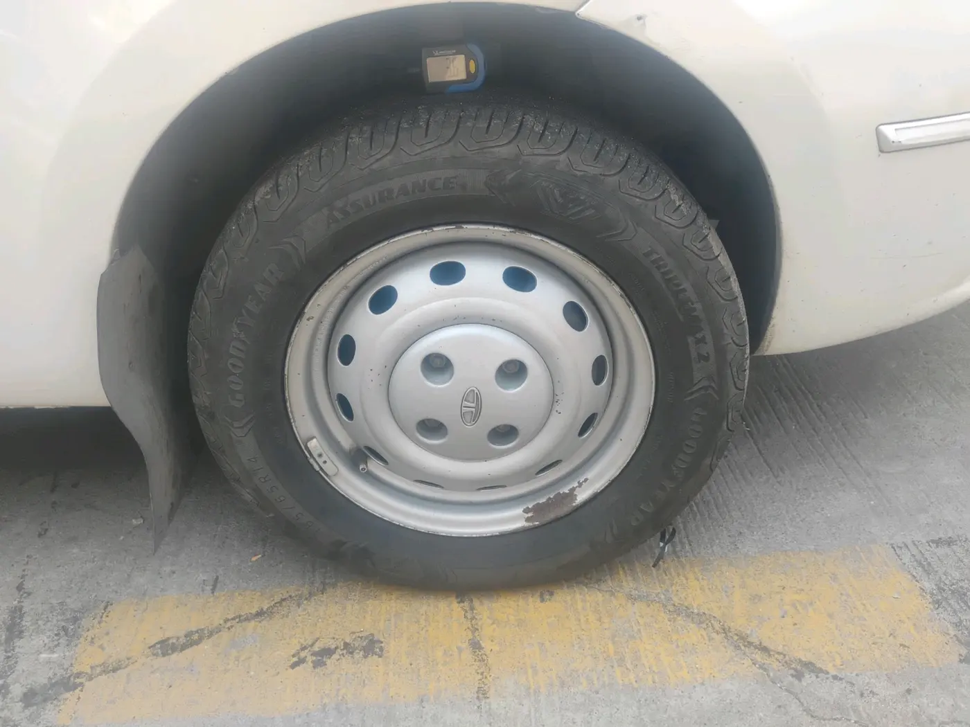 2015 Tata Indica Vista LS QUADRAJET, Diesel, Manual, 1,17,580 km, tyre