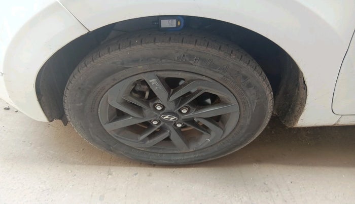 2021 Hyundai GRAND I10 NIOS SPORTZ 1.2 KAPPA VTVT CNG, CNG, Manual, 93,647 km, tyre