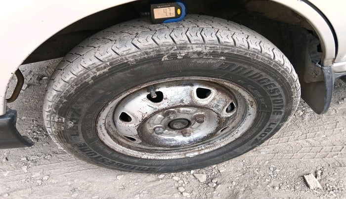 2012 Maruti Eeco 7 STR, CNG, Manual, 13,520 km, tyre