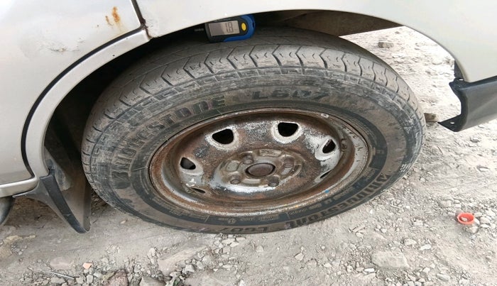 2012 Maruti Eeco 7 STR, CNG, Manual, 13,520 km, tyre