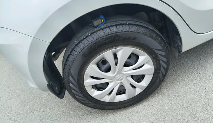 2022 Maruti Swift VXI, Petrol, Manual, 32,978 km, tyre