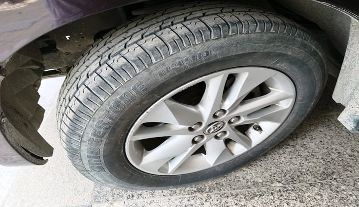 2017 Toyota Innova Crysta 2.8 GX AT 7 STR, Diesel, Automatic, 1,28,739 km, tyre