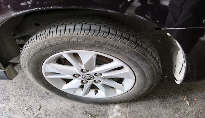 2017 Toyota Innova Crysta 2.8 GX AT 7 STR, Diesel, Automatic, 1,28,739 km, tyre