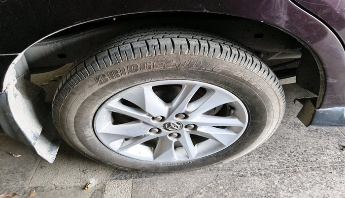 2017 Toyota Innova Crysta 2.8 GX AT 7 STR, Diesel, Automatic, 1,28,739 km, tyre