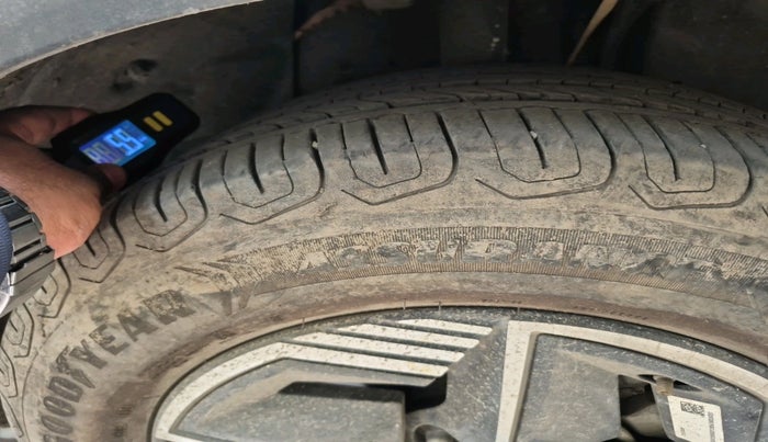 2023 Tata NEXON FEARLESS + SUNROOF DCA DUAL TONE 1.2 PETROL, Petrol, Automatic, 11,643 km, tyre