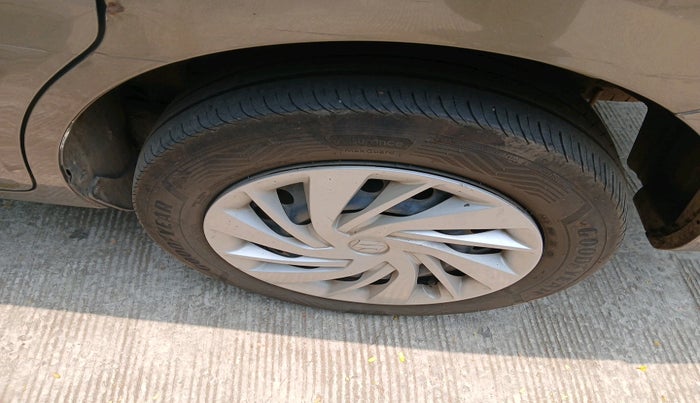 2021 Maruti Ertiga VXI CNG, CNG, Manual, 1,02,509 km, tyre