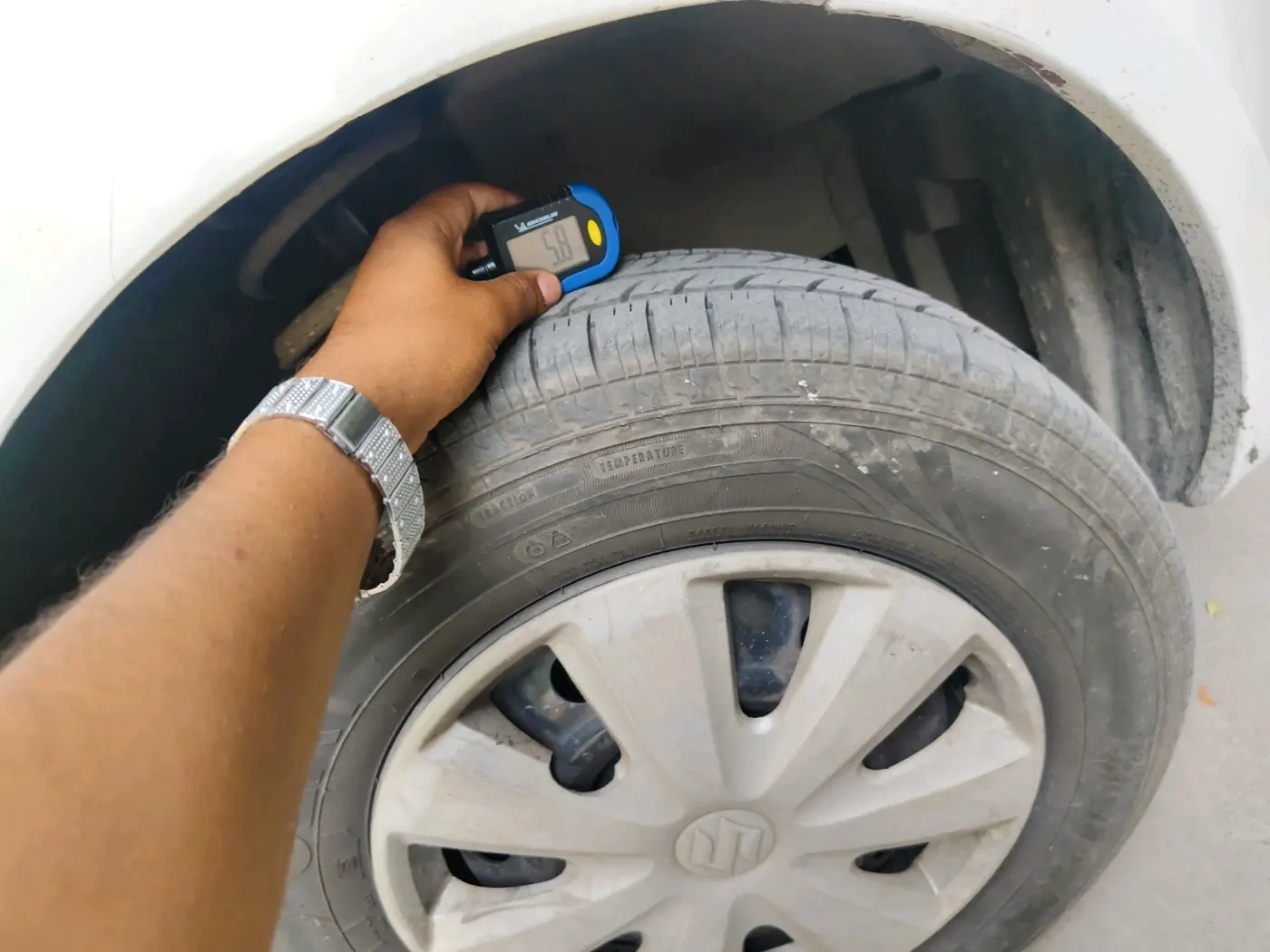2011 Maruti Swift Dzire VXI, CNG, Manual, 1,57,606 km, tyre