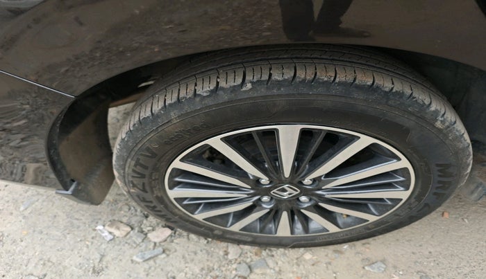 2025 Honda Amaze ZX 1.2 Petrol CVT, Petrol, Automatic, 5,819 km, tyre