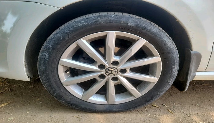 2018 Volkswagen Polo HIGHLINE PLUS 1.2(16 ALLOY, Petrol, Manual, 1,14,331 km, tyre